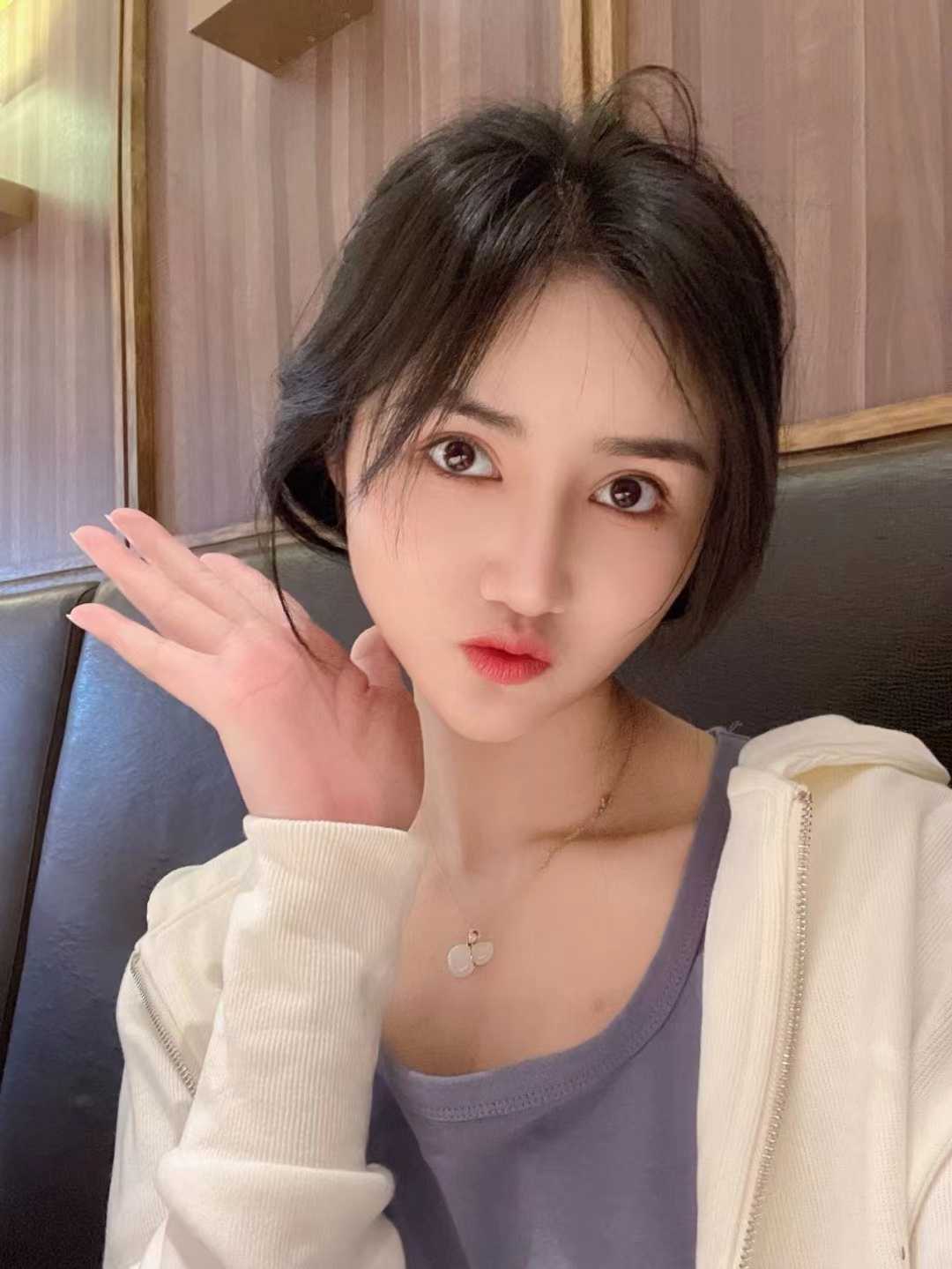 清纯唯美且风Sao的小美女，悦悦