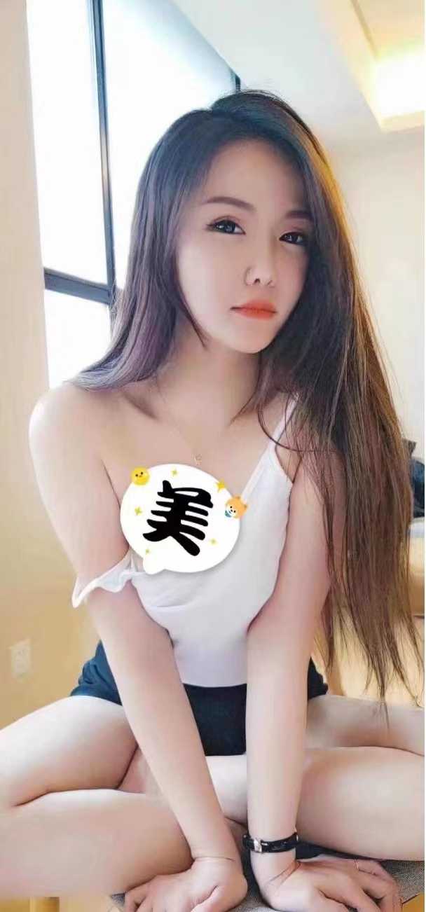 胸很大身材很好,皮肤很白