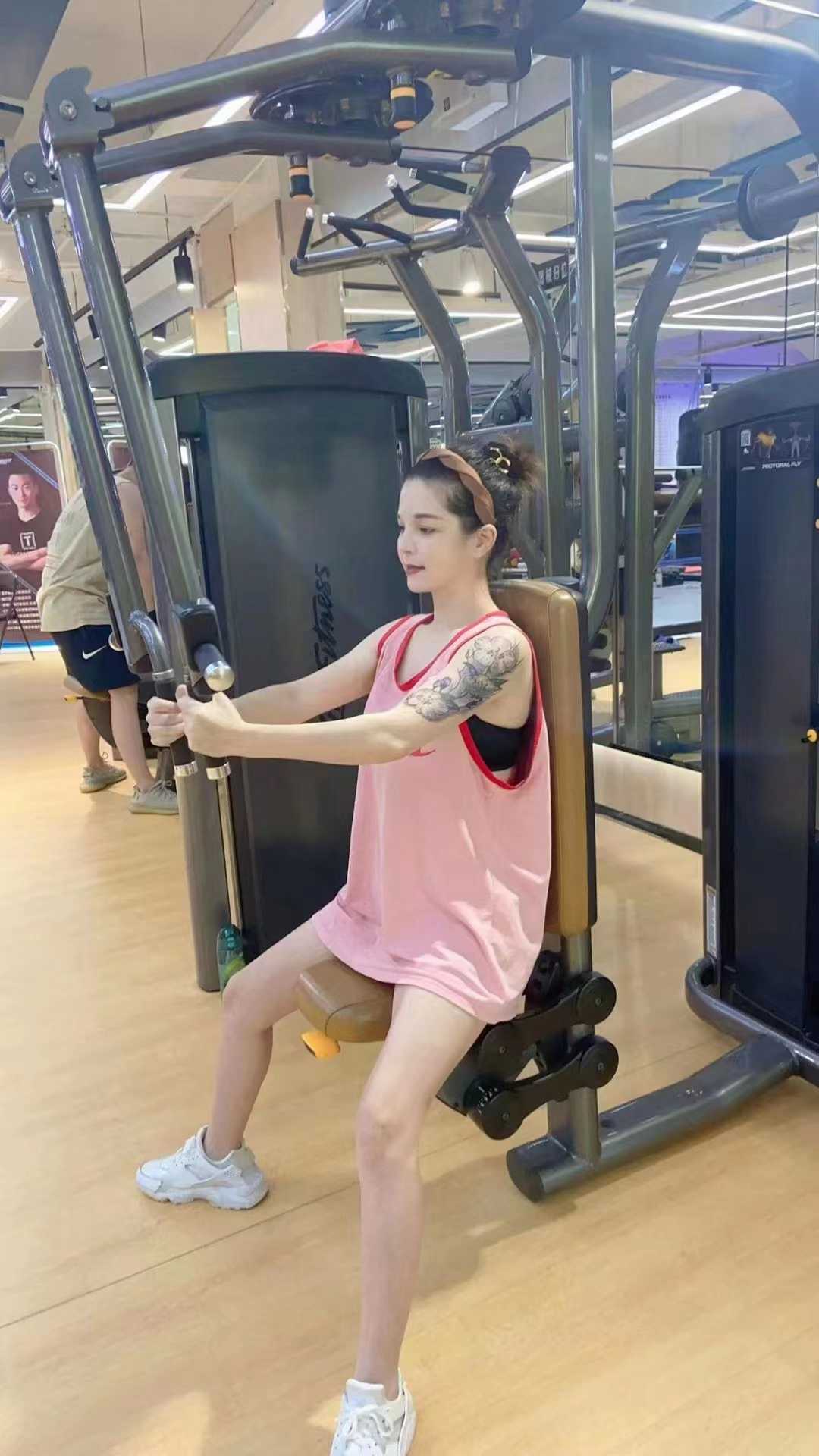 健身美女一枚