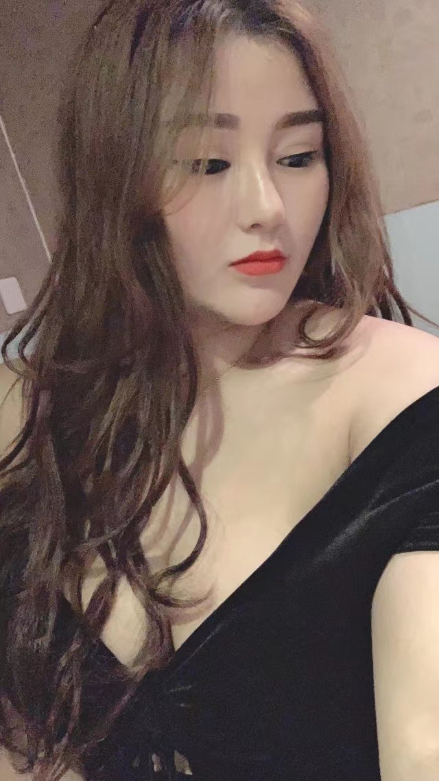 大胸情妹妹