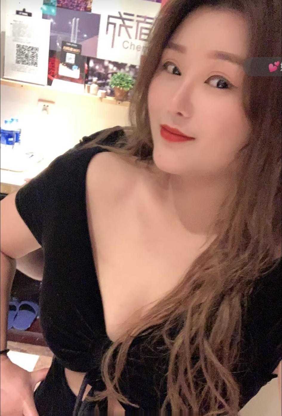 大胸情妹妹