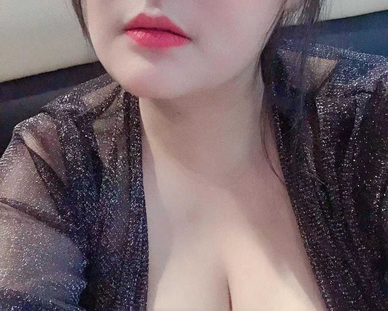 38e巨乳西西