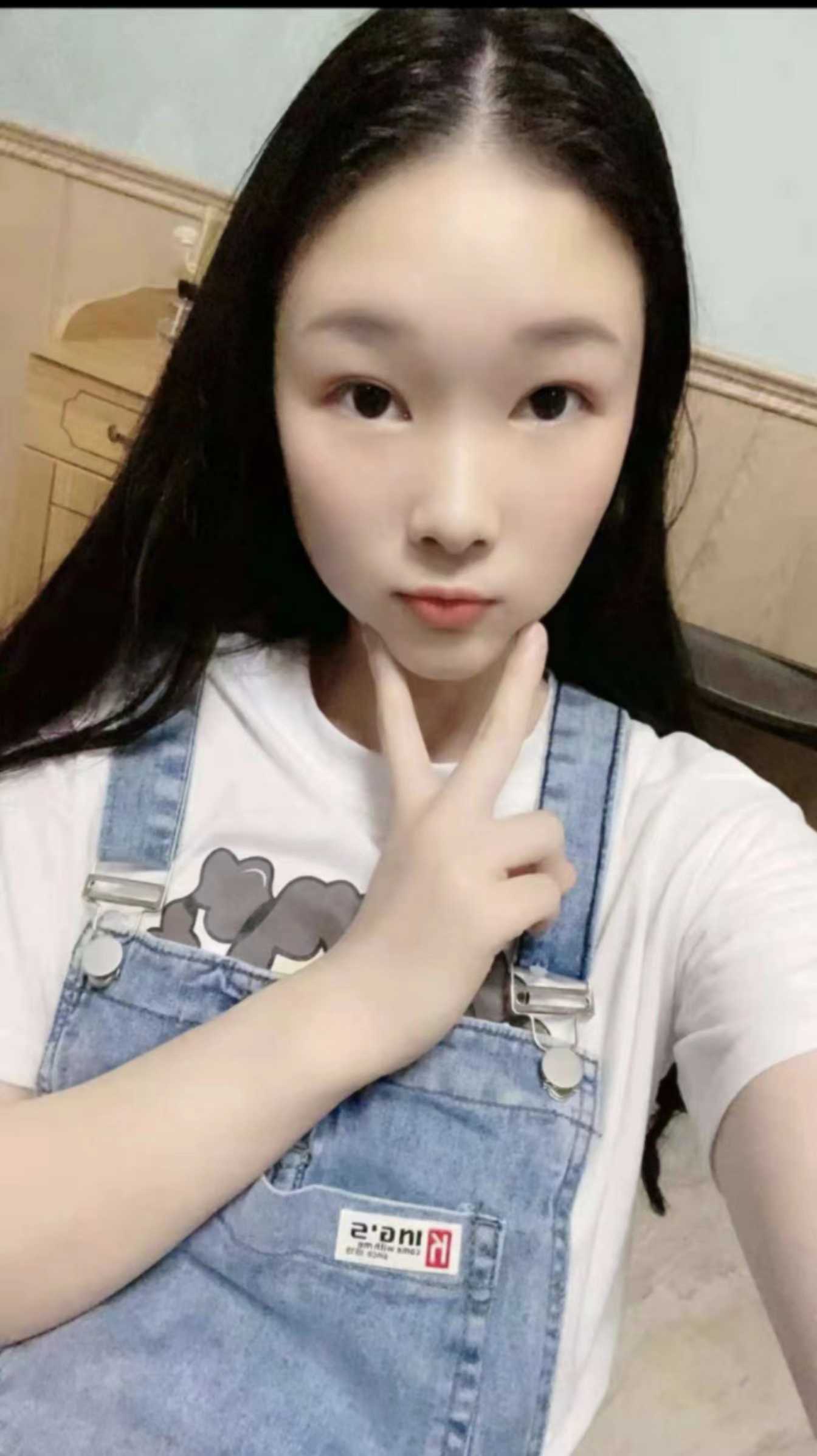 妹子下面水挺多的，反正是不错的体验