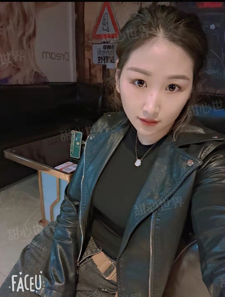 年轻清纯美女