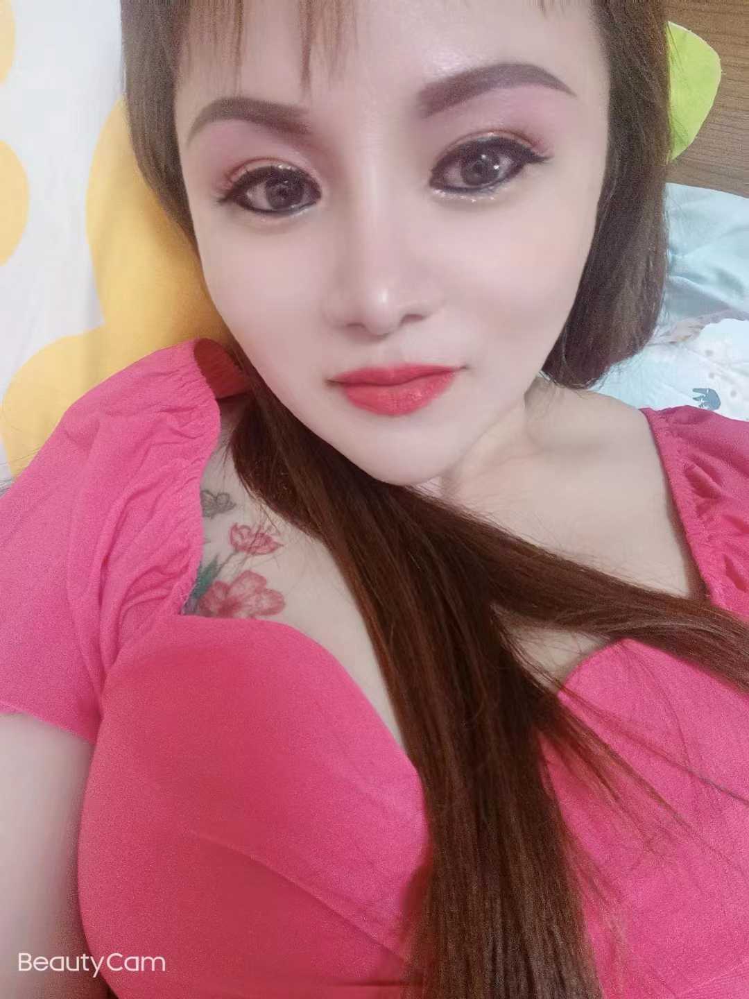 性感大胸纹身妹子