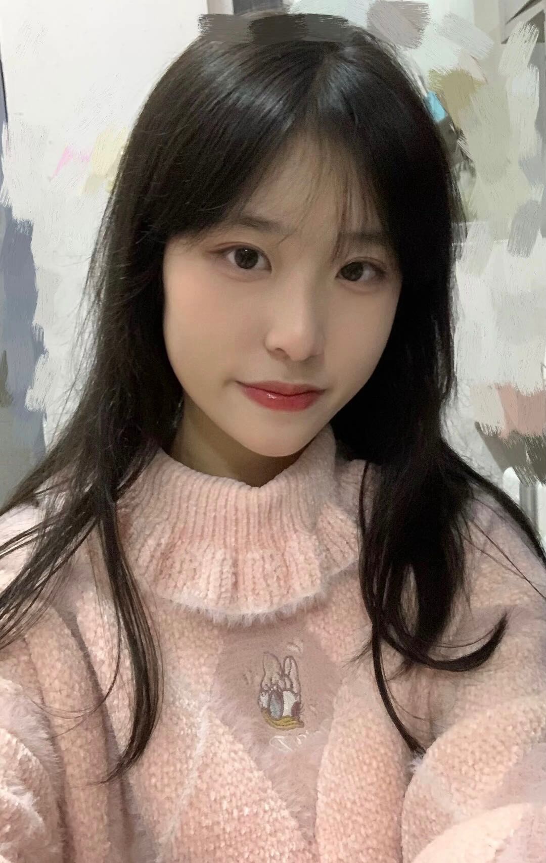 24岁年轻小姐姐