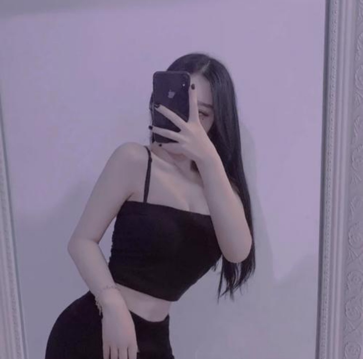 白嫩嫩的小姐姐