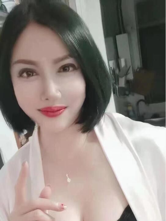 优雅气质少妇