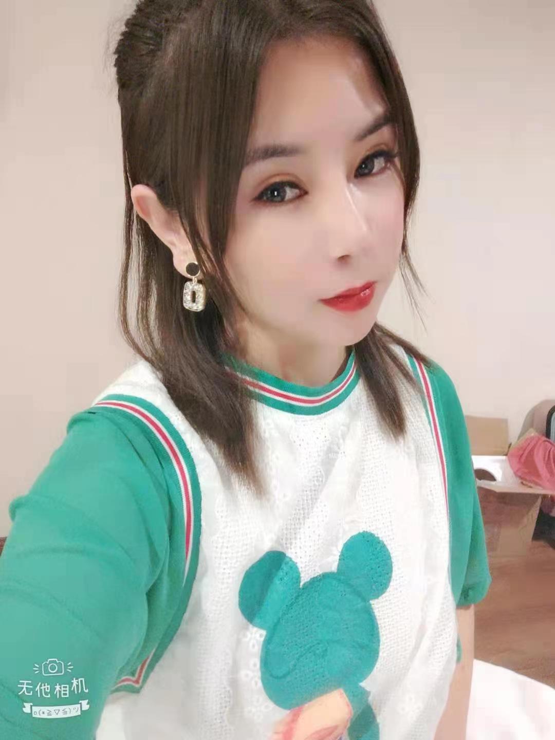 服务系妹子暖小暖