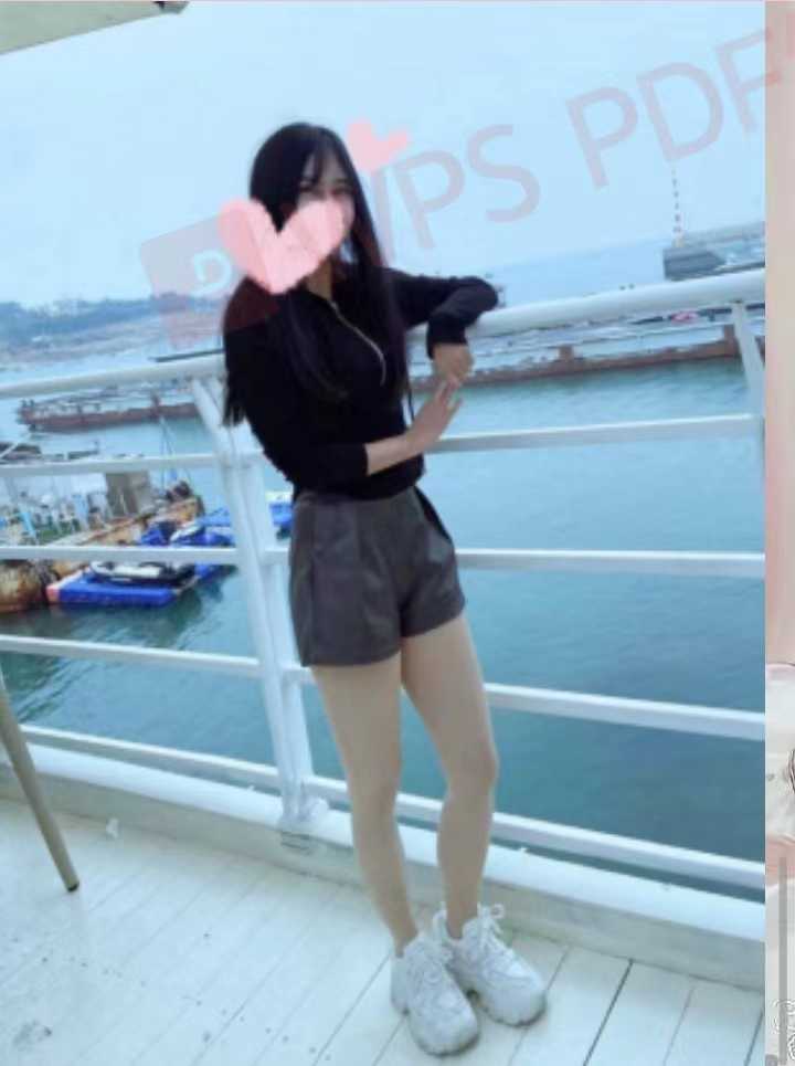 眼神让人受不了，想一直疯狂输出她，