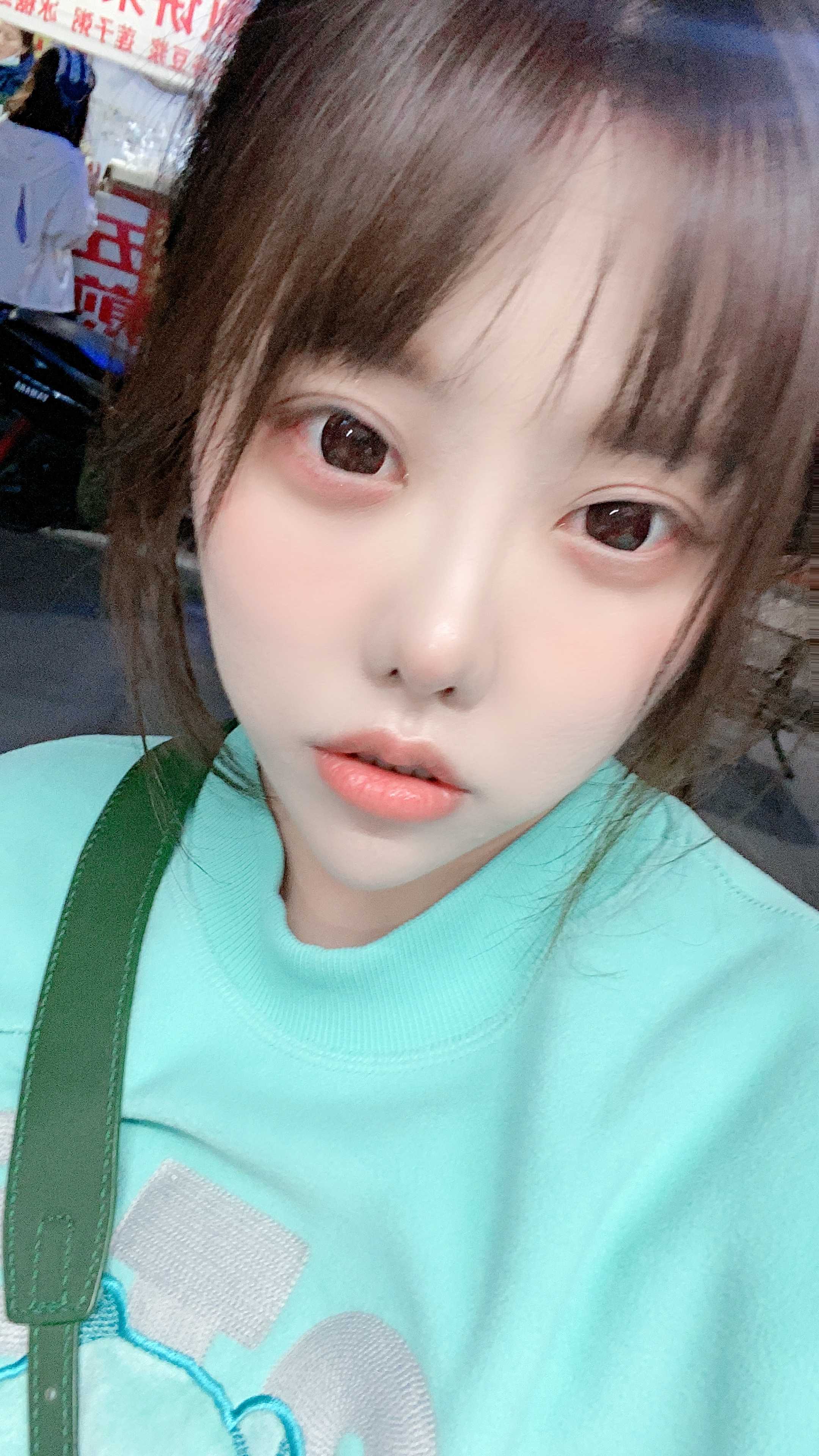 娇小可爱妹子
