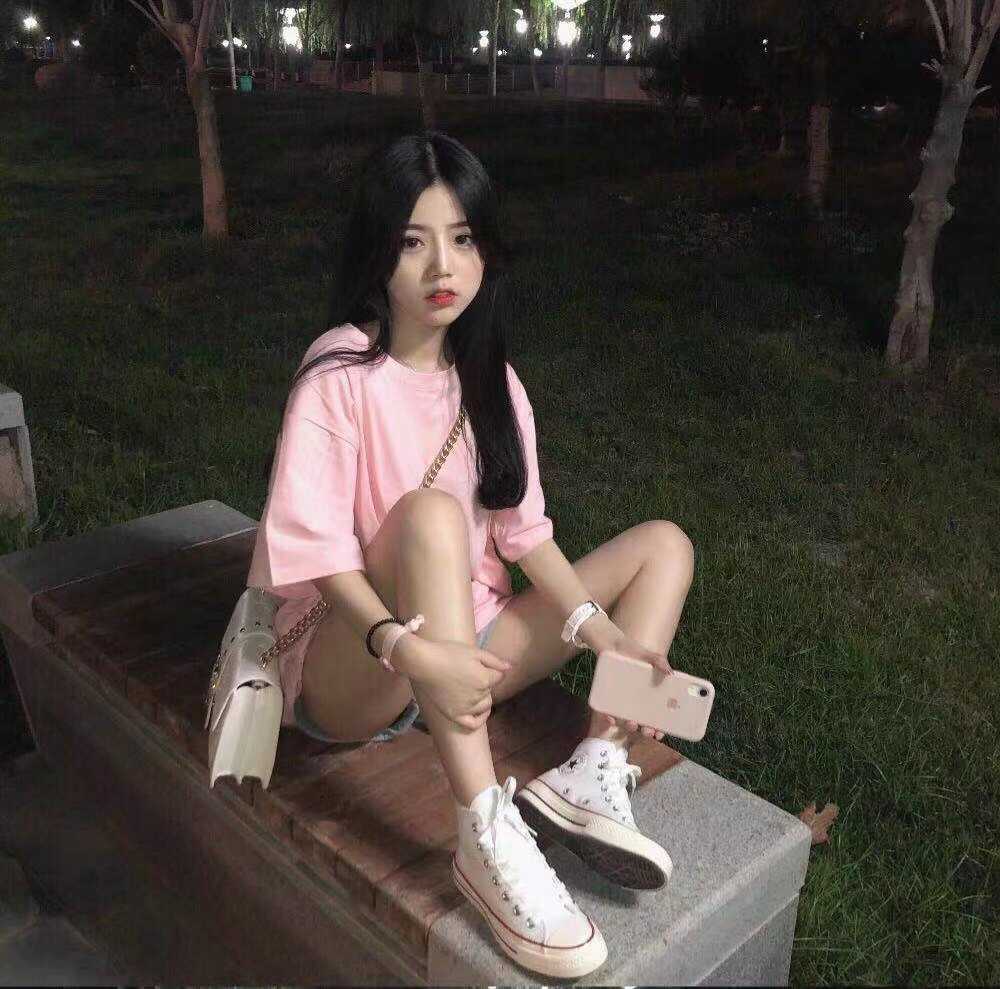 娇小玲珑服务系清纯妹子