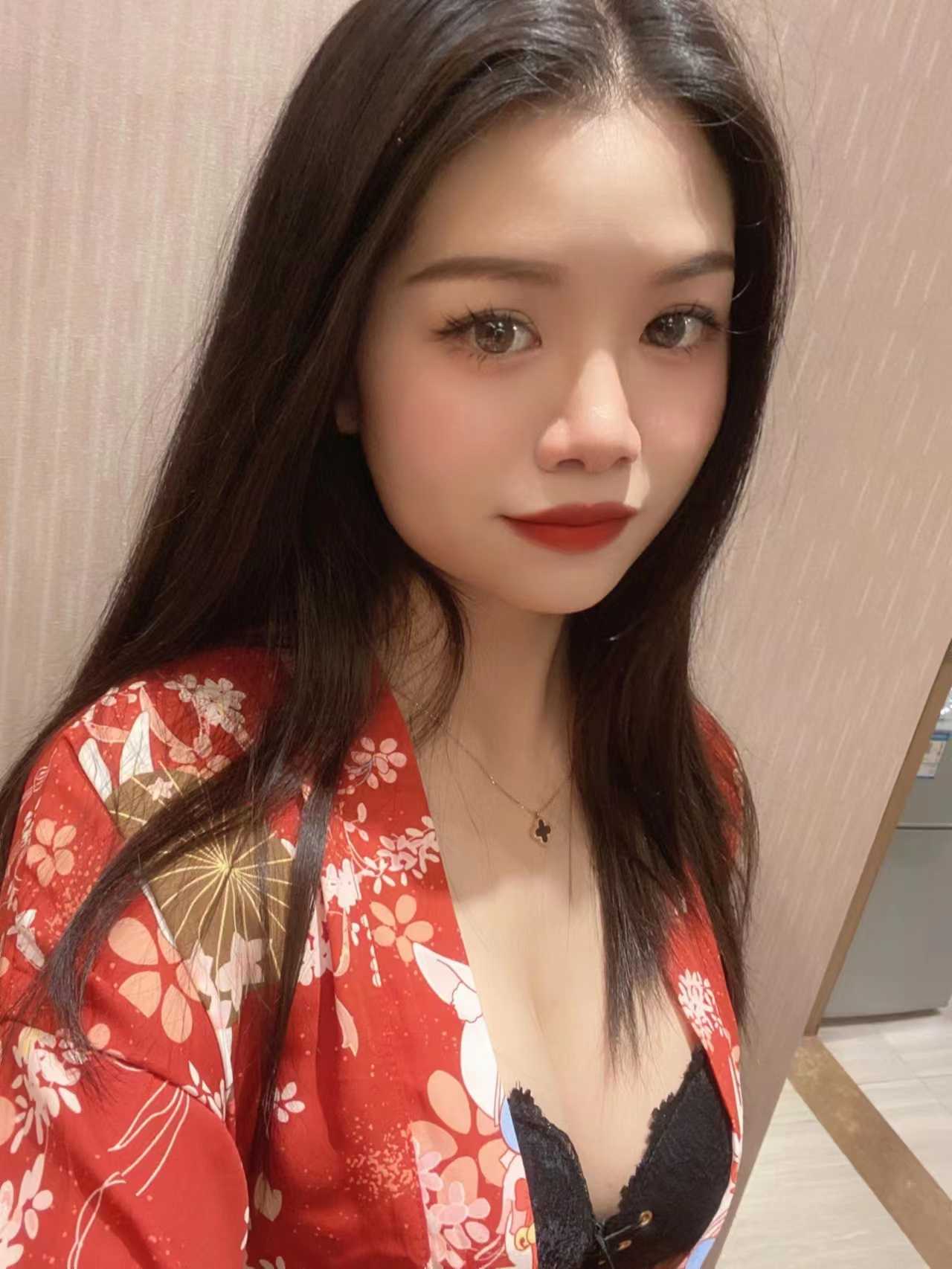 奶大屁股大皮肤很白，在床上这种就是极品