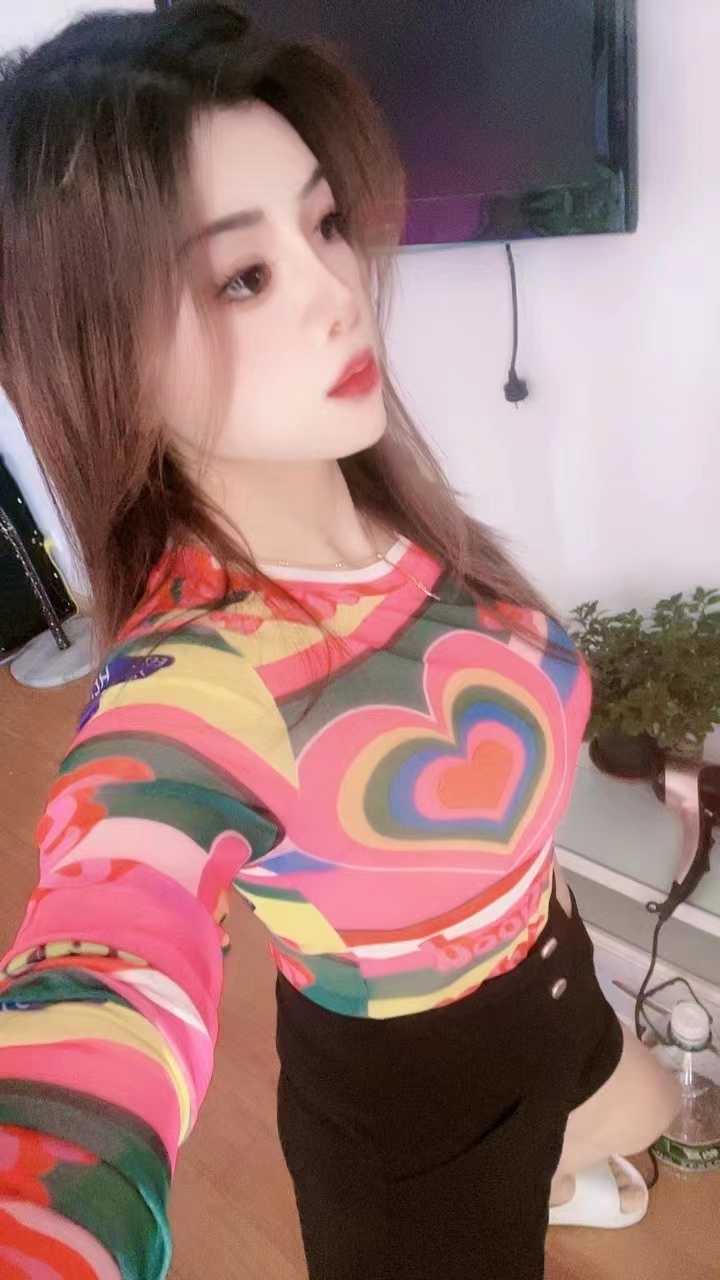 会舔会夹会吸技术一流性价比高的漂亮妹子