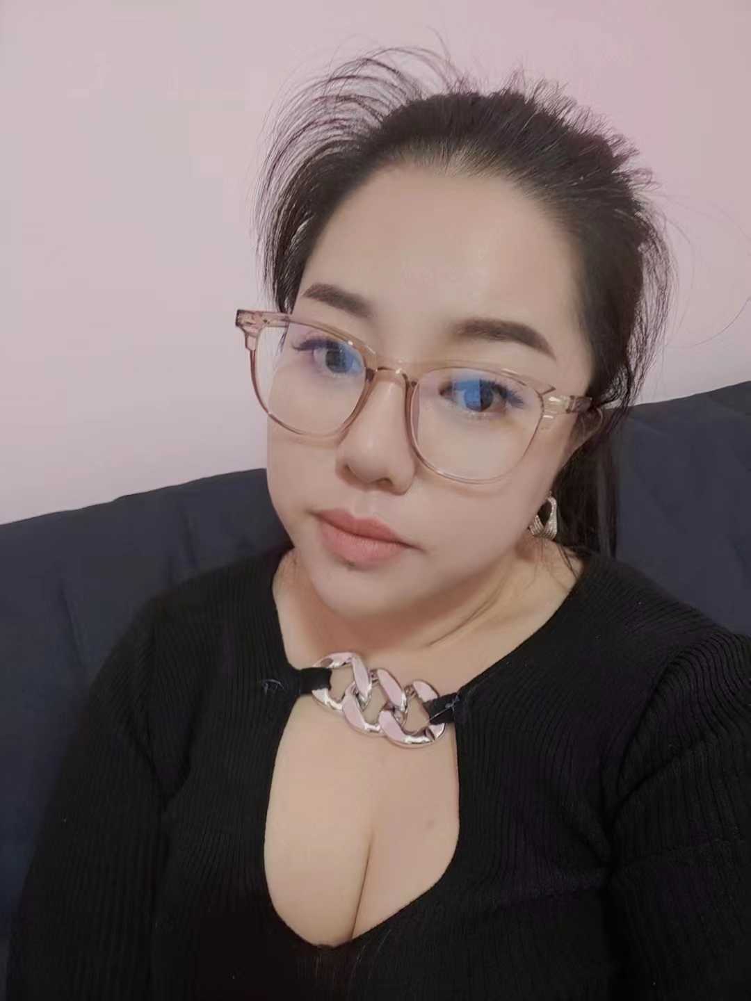 丰满诱人性价比高的小娘子