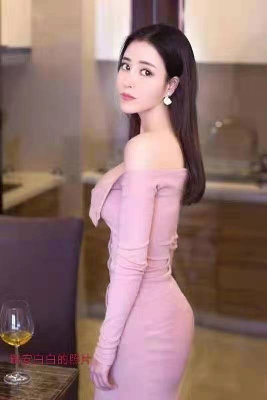 长得确实不错,身材好颜值高