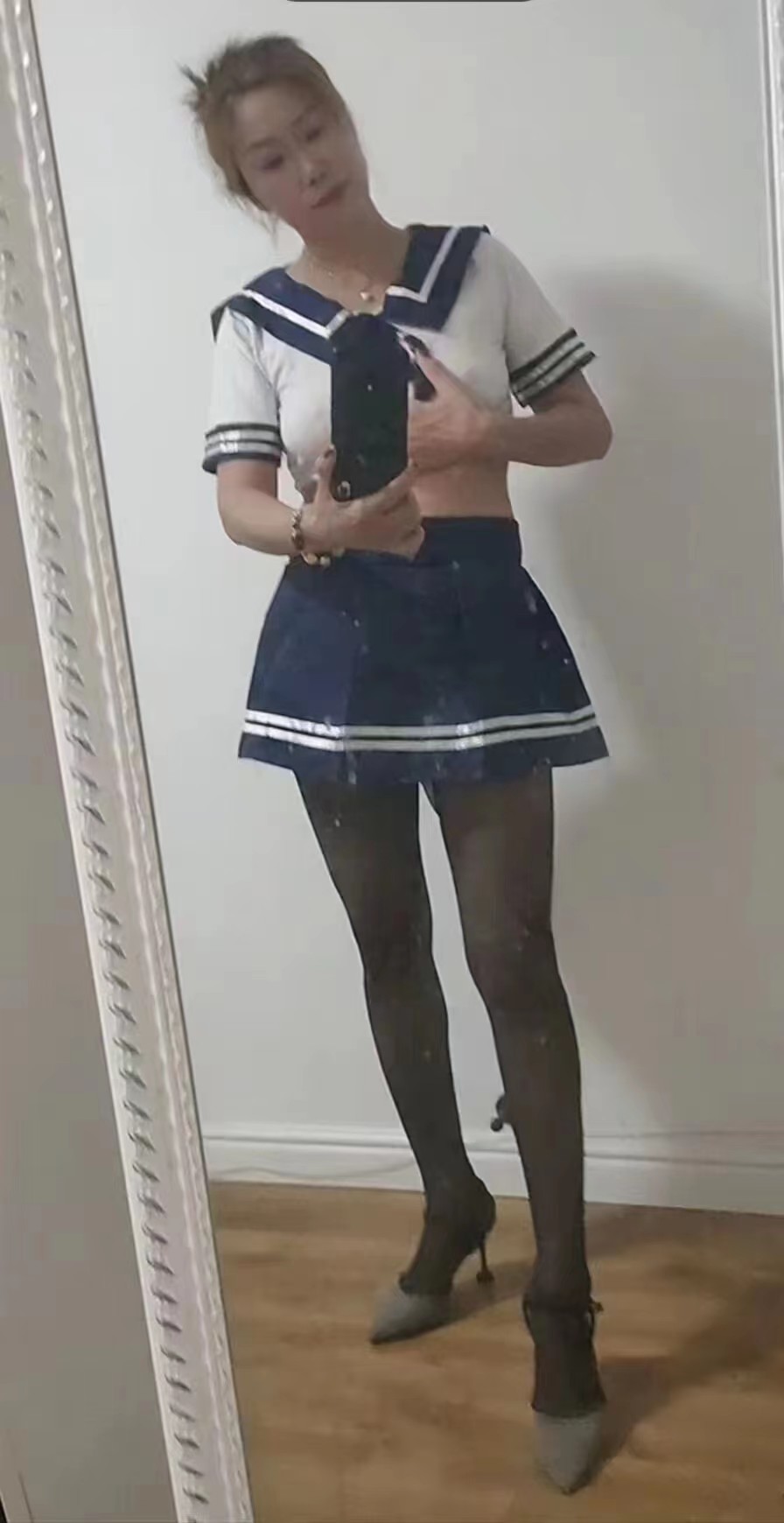 支持各种制服，总体来说是不错的姐姐