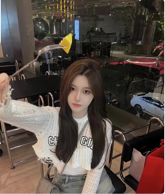 年轻漂亮性感身材