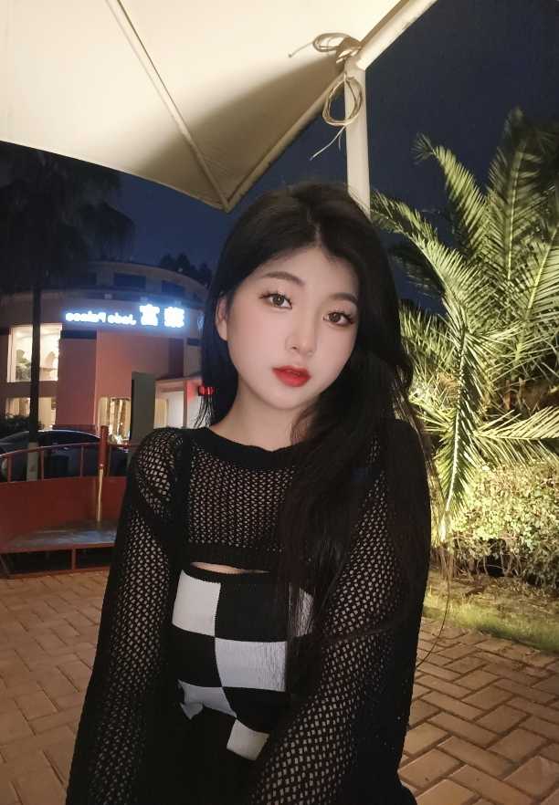 身材丰满的嫩妹子