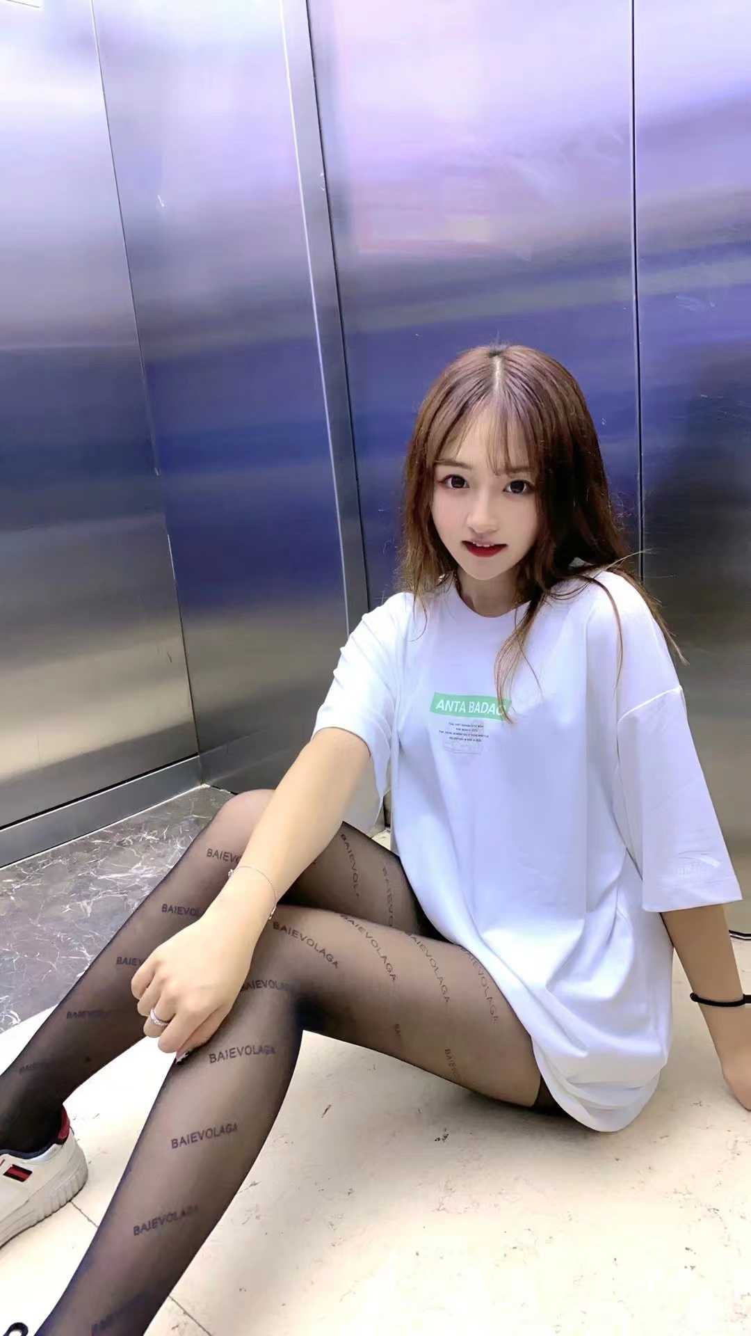 性感黑丝大长腿妹子