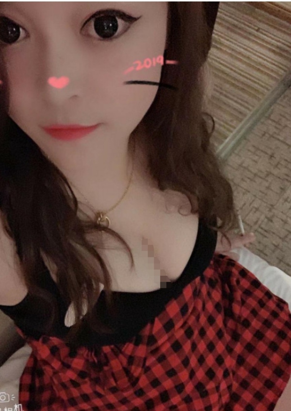 微胖小姐姐身材很丰满