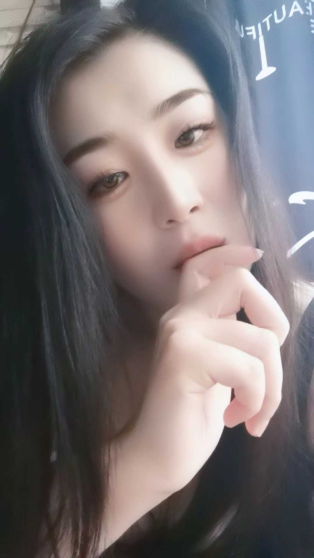 大胸长腿妹子