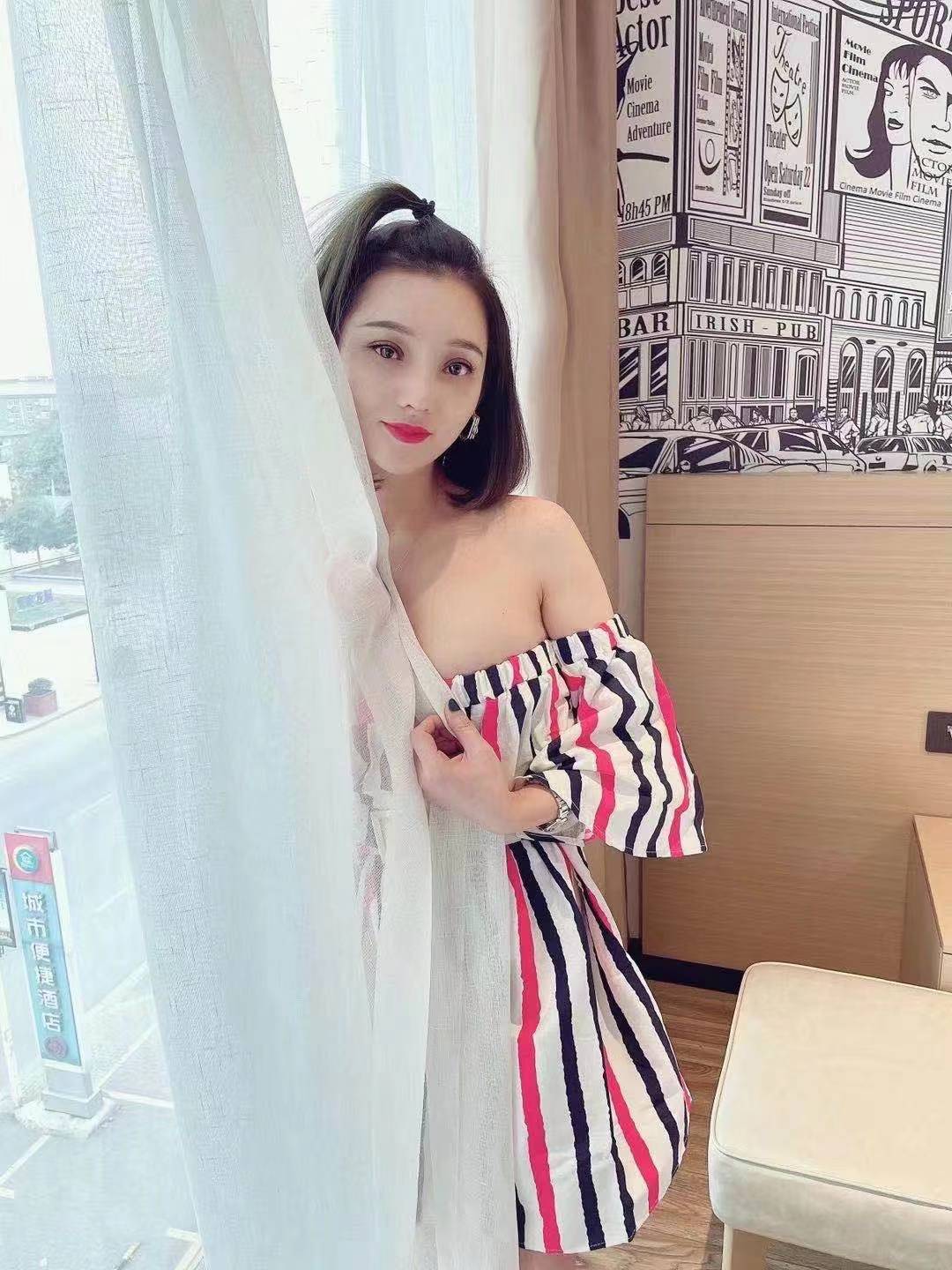 前凸后翘,粉粉嫩嫩,超级诱惑