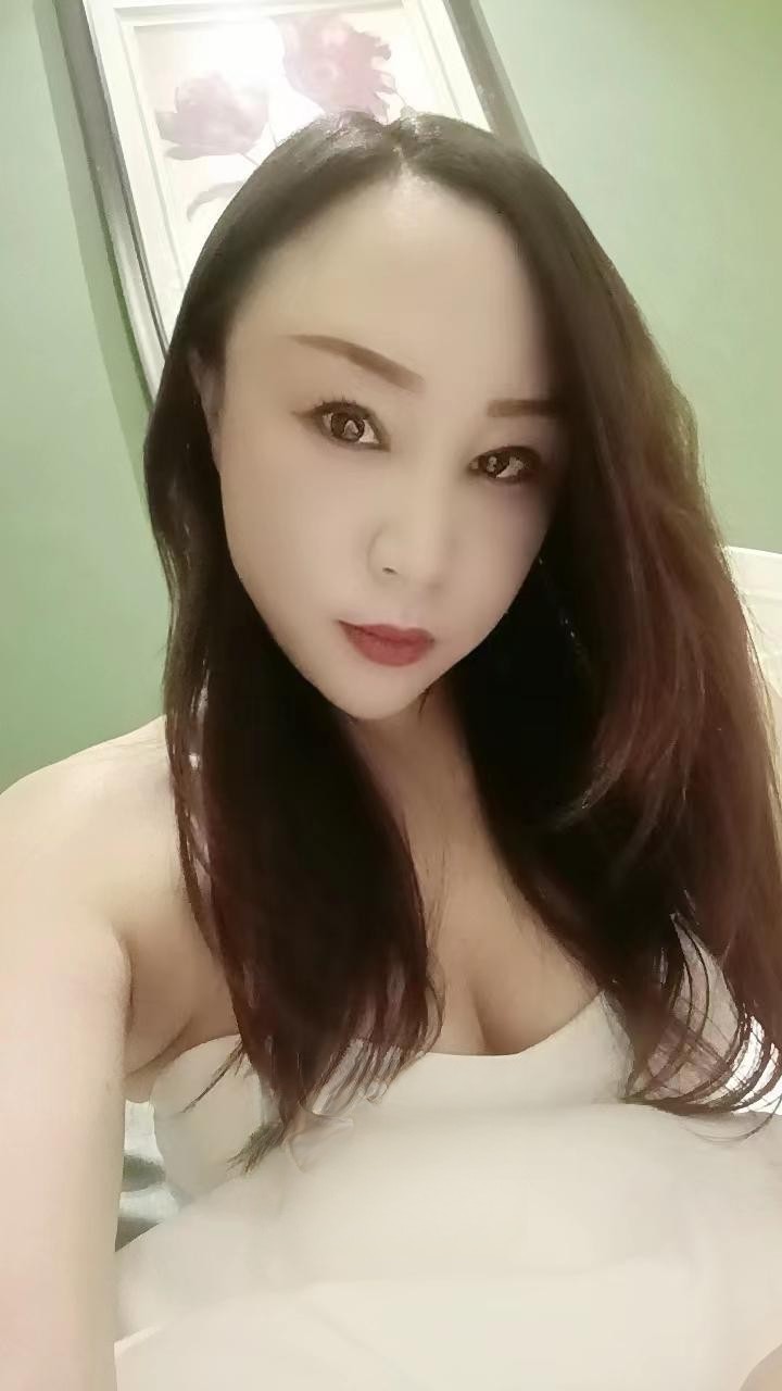  she~吻一绝宛儿