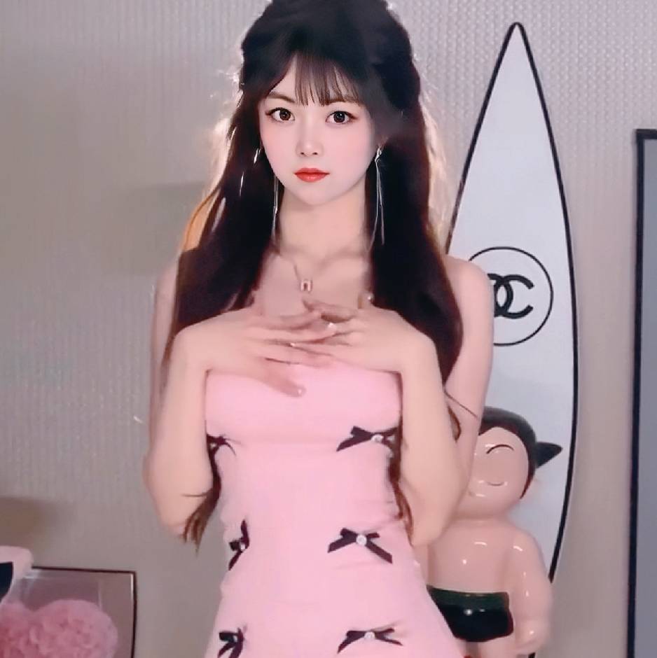 大胸软萌妹