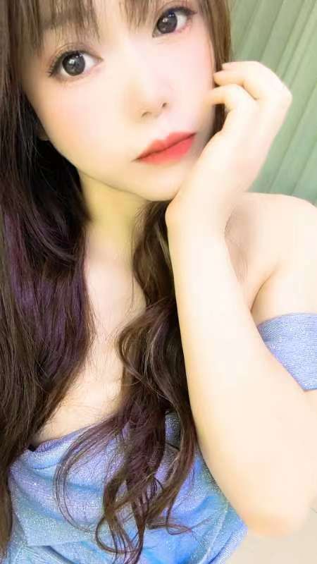 女优甜甜：傲人双峰，粉嫩多汁好身材