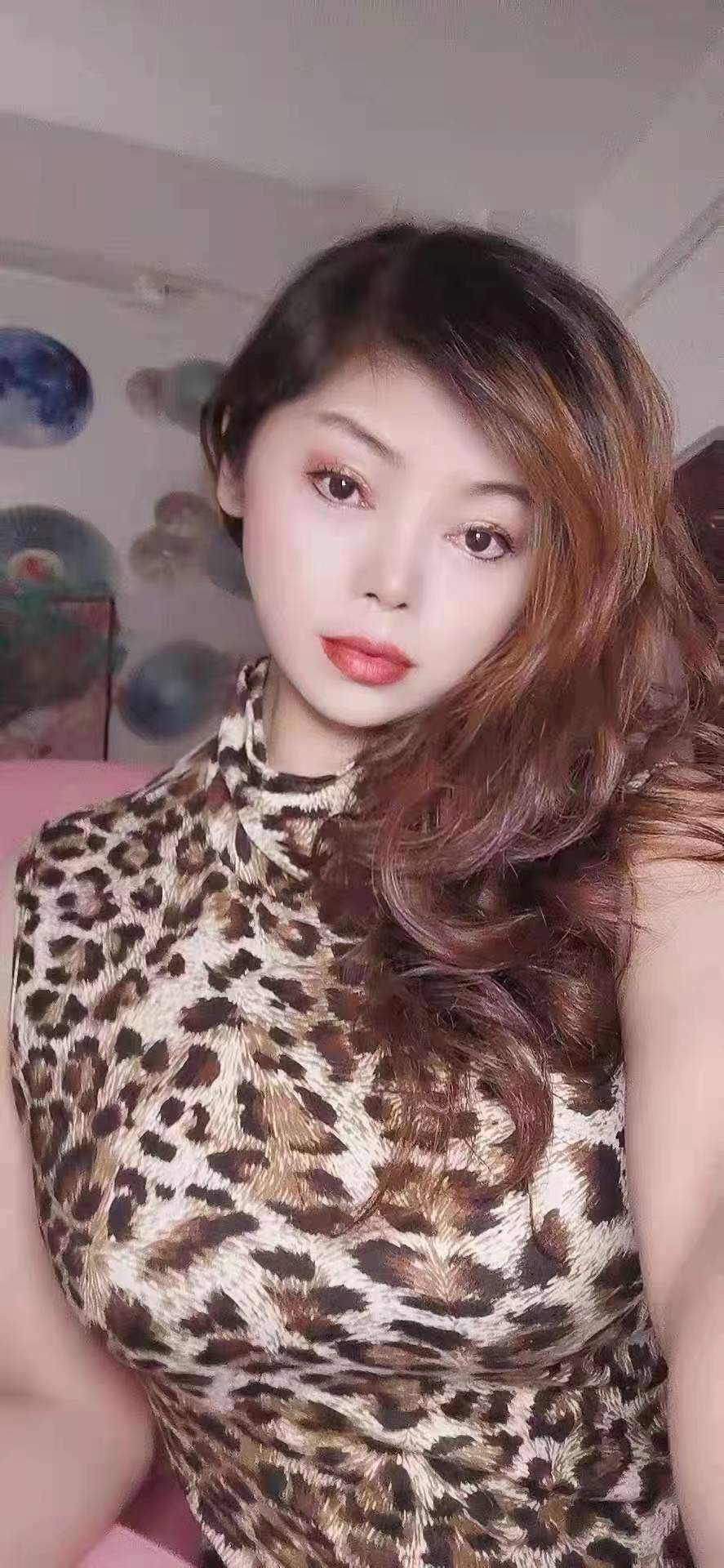 性价比高大胸肉感十足妹子