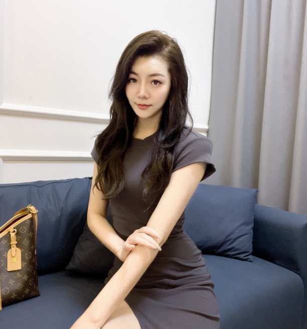 漂亮大方身材性感的御姐