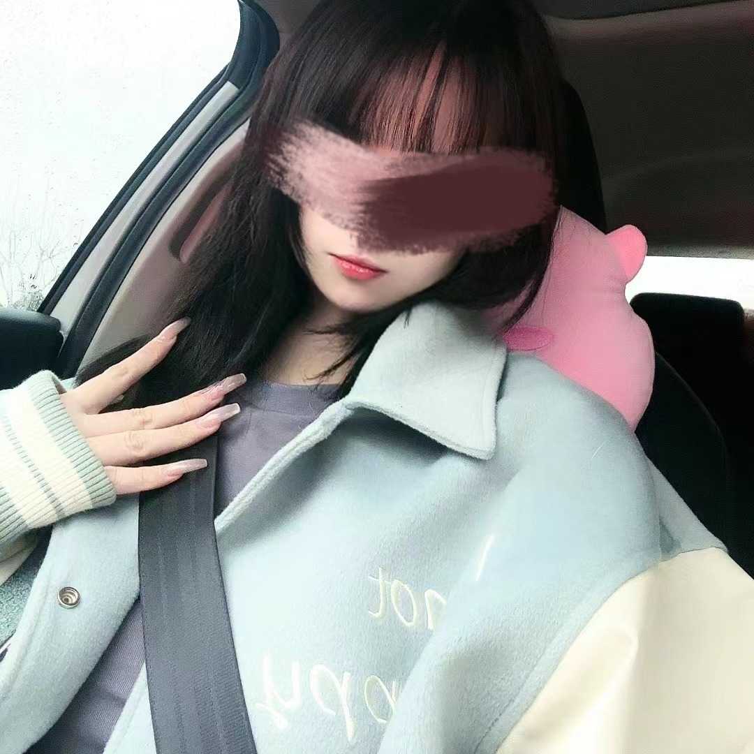 喜欢年轻的就她