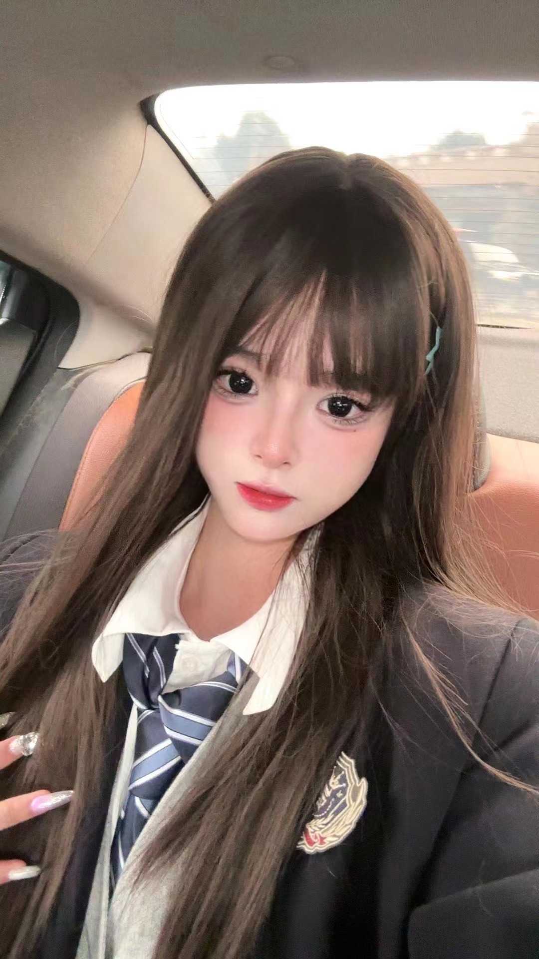 喜欢年轻的就她