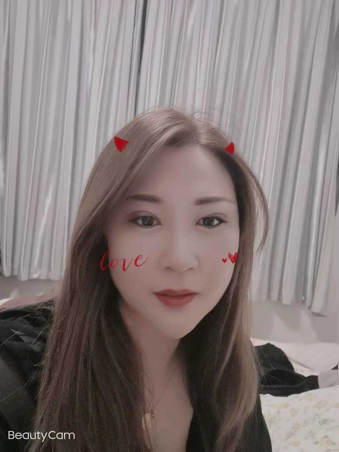 一边干一边吃大奶,爽的不行