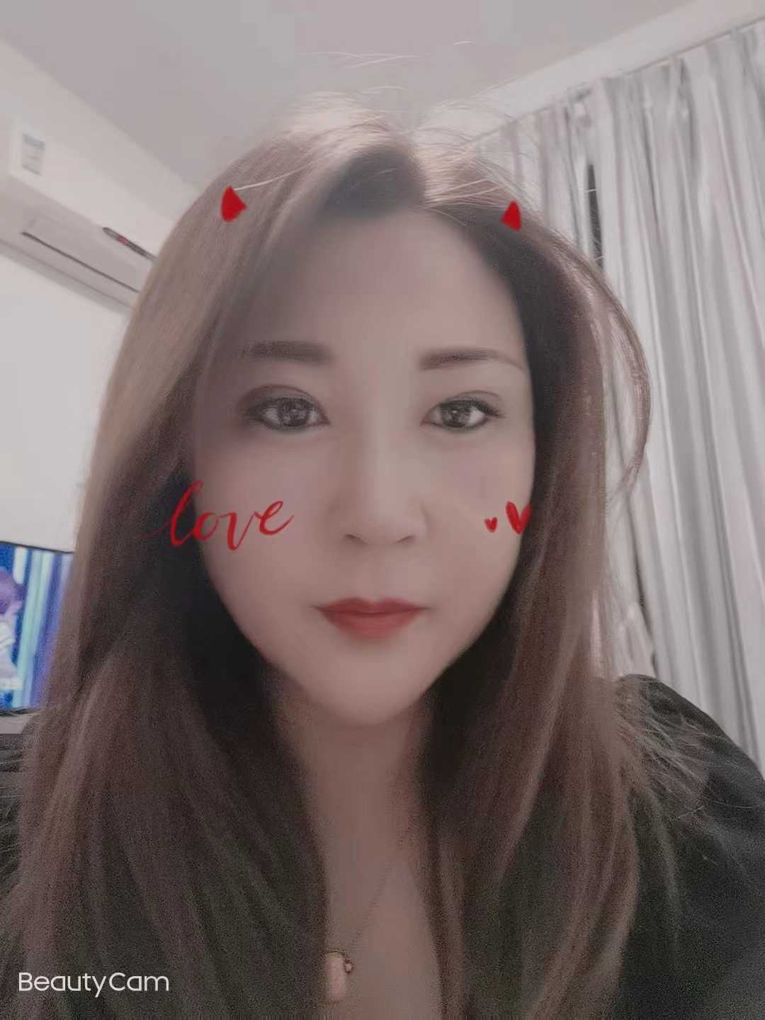 一边干一边吃大奶,爽的不行