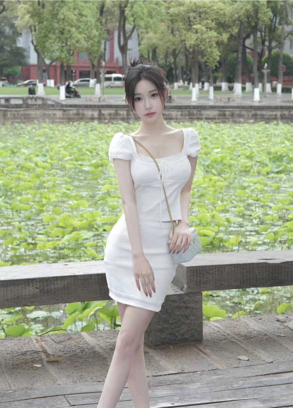 B很紧很嫩，热情主动配合