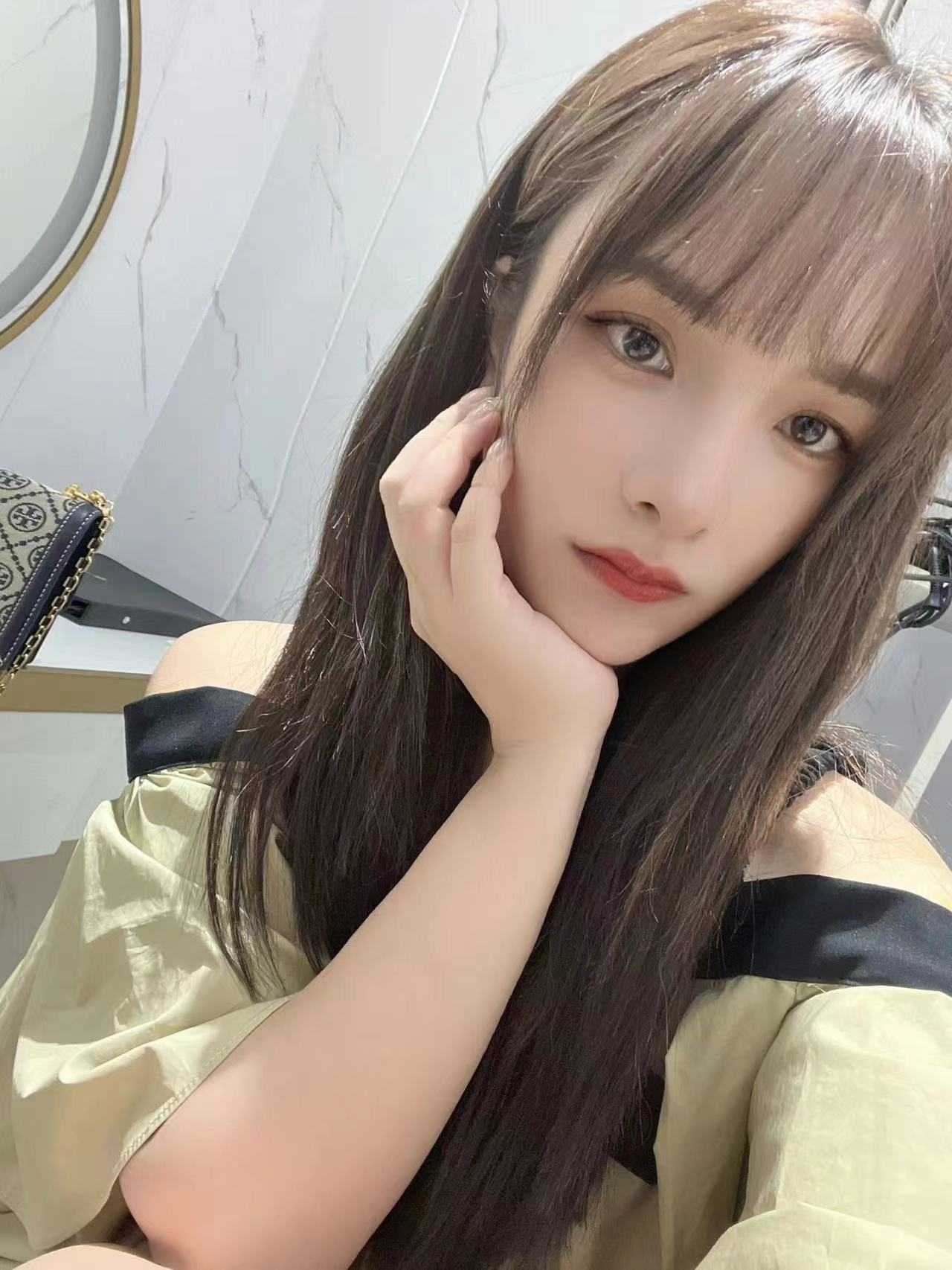 小姐姐叫的真动听，各种动作配合