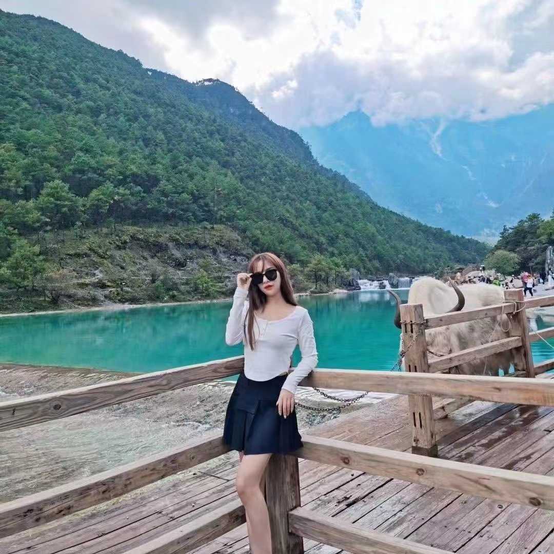 小姐姐叫的真动听，各种动作配合