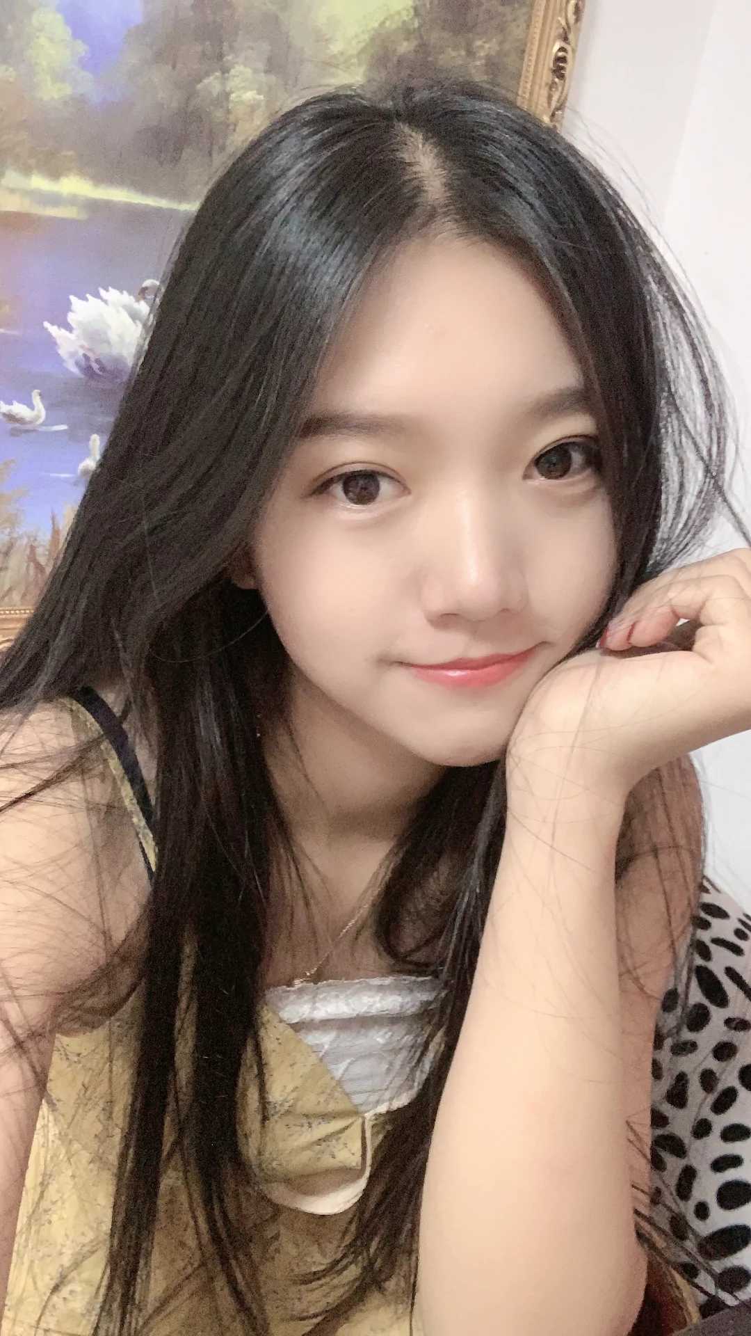 年轻粉嫩的漂亮小妹