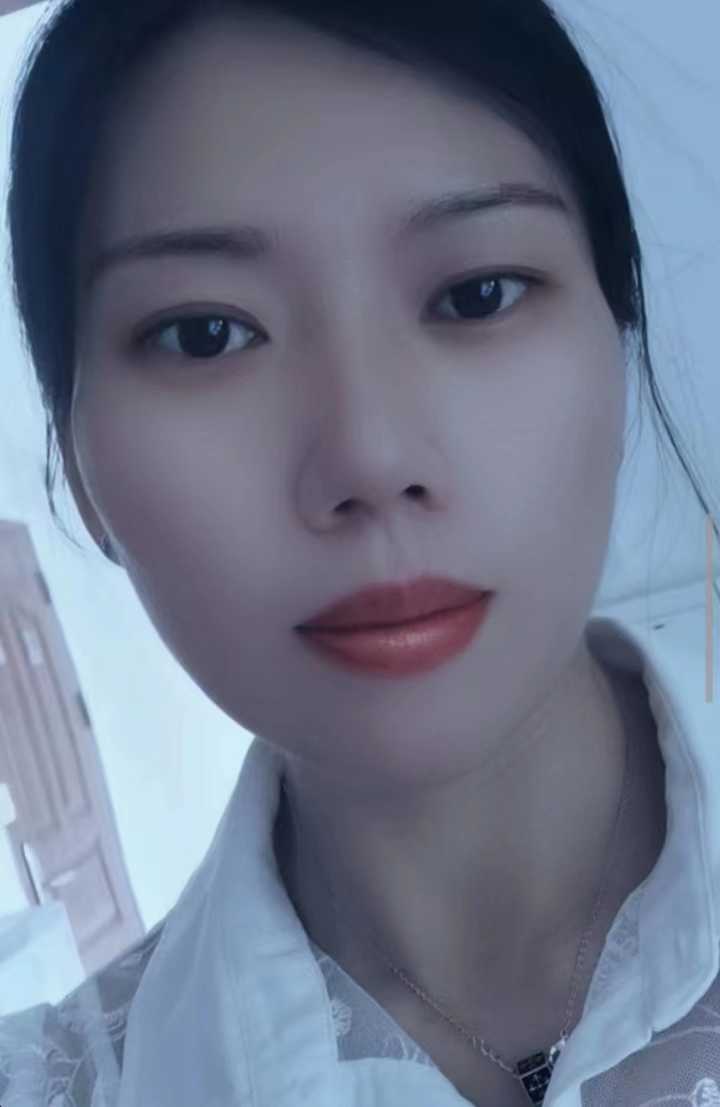 黄边新人娟儿