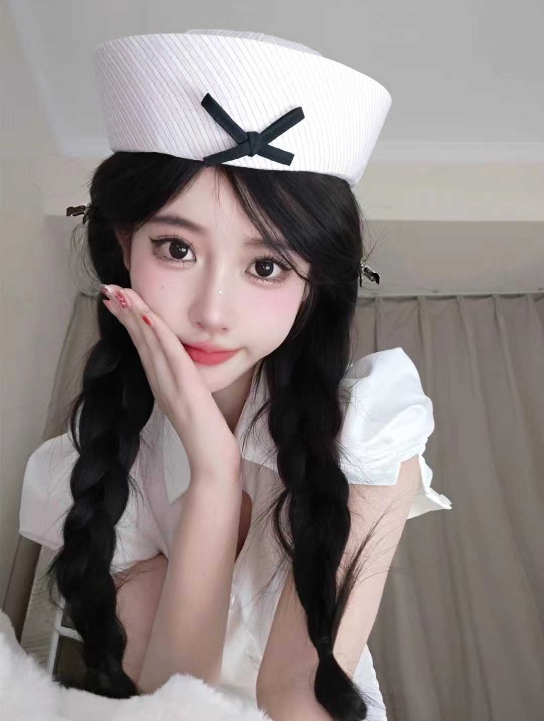 外表清纯但是sao 很多情趣衣服