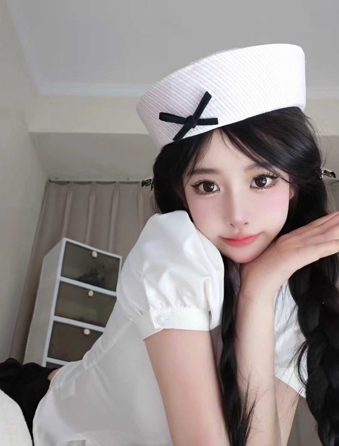 外表清纯但是sao 很多情趣衣服