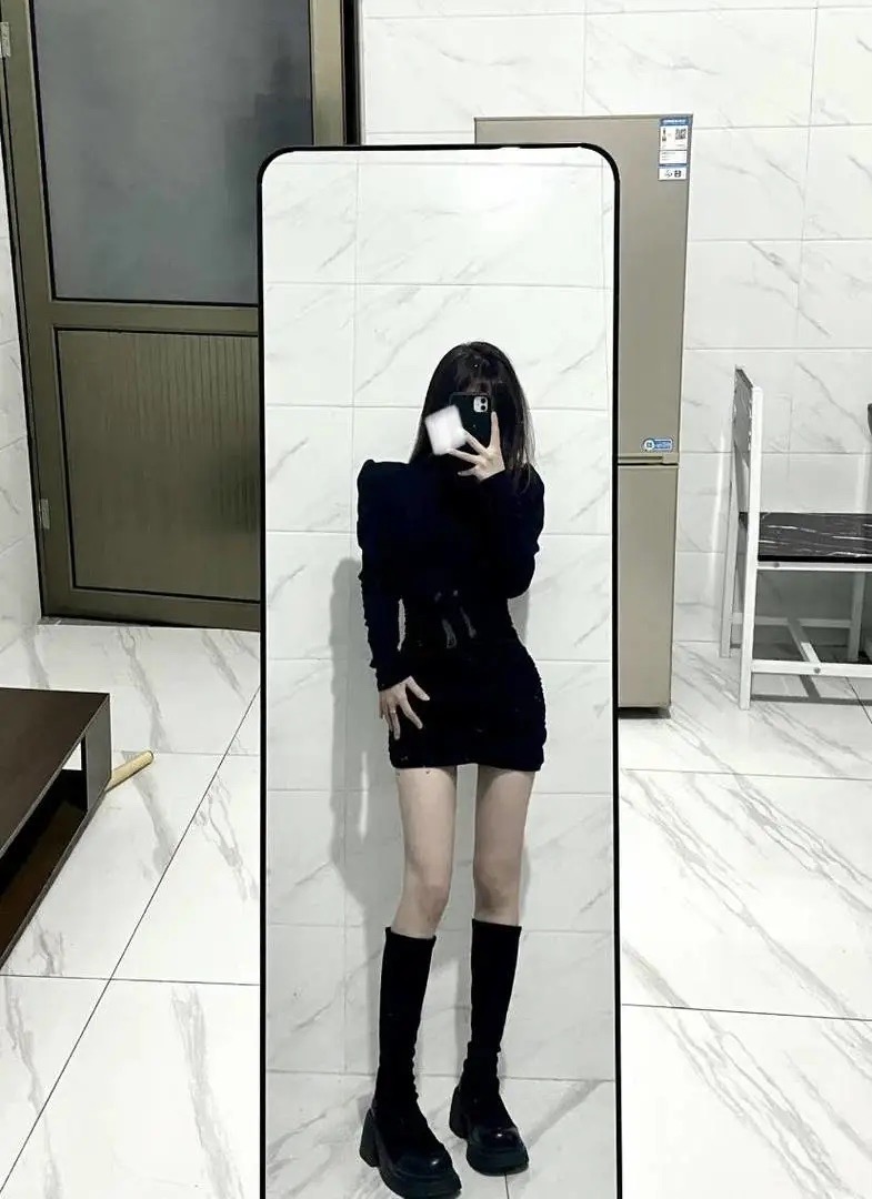 漂亮年轻学生很嫩刚刚开始兼职