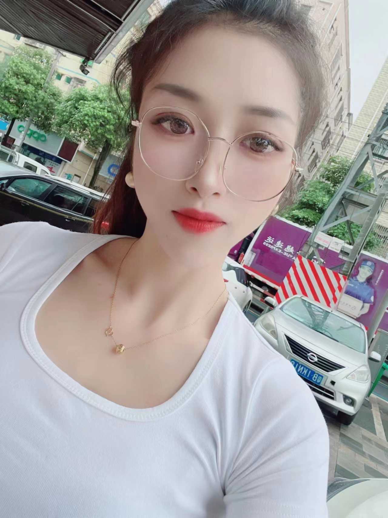 漂亮有气质,很配合