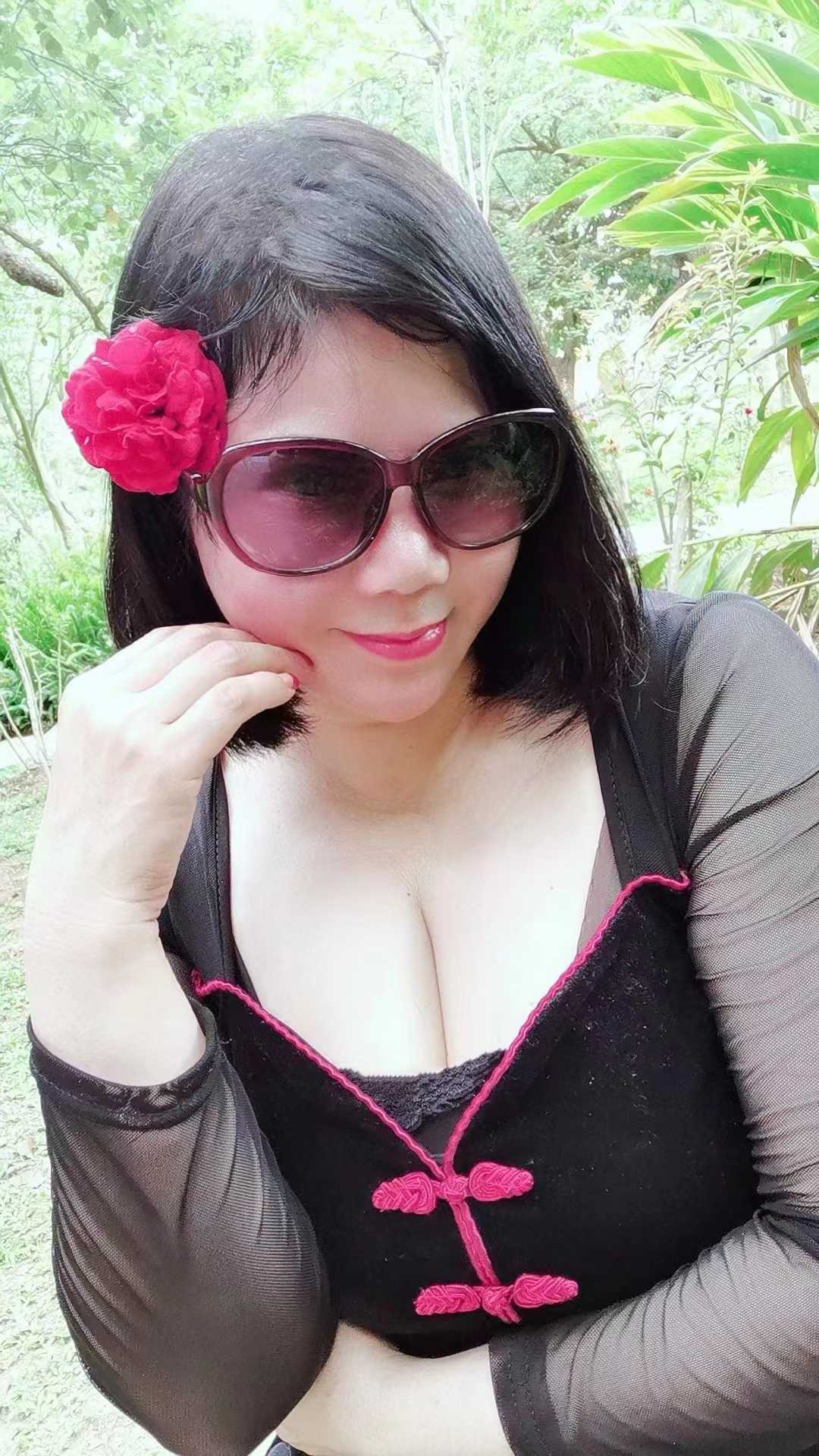 丰满大胸姐姐