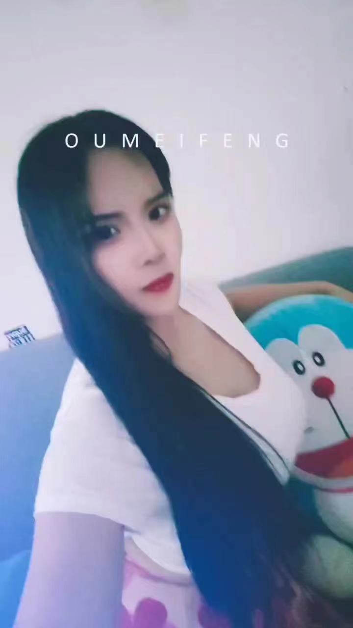 身材好胸很大 性格很sao