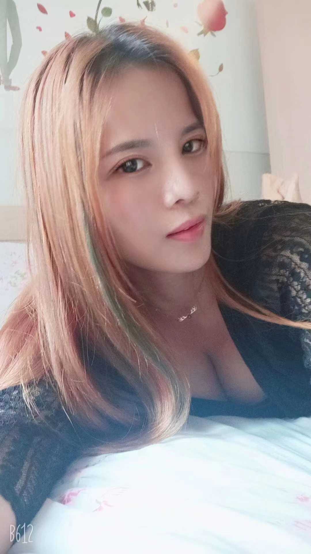 身材好胸很大 性格很sao