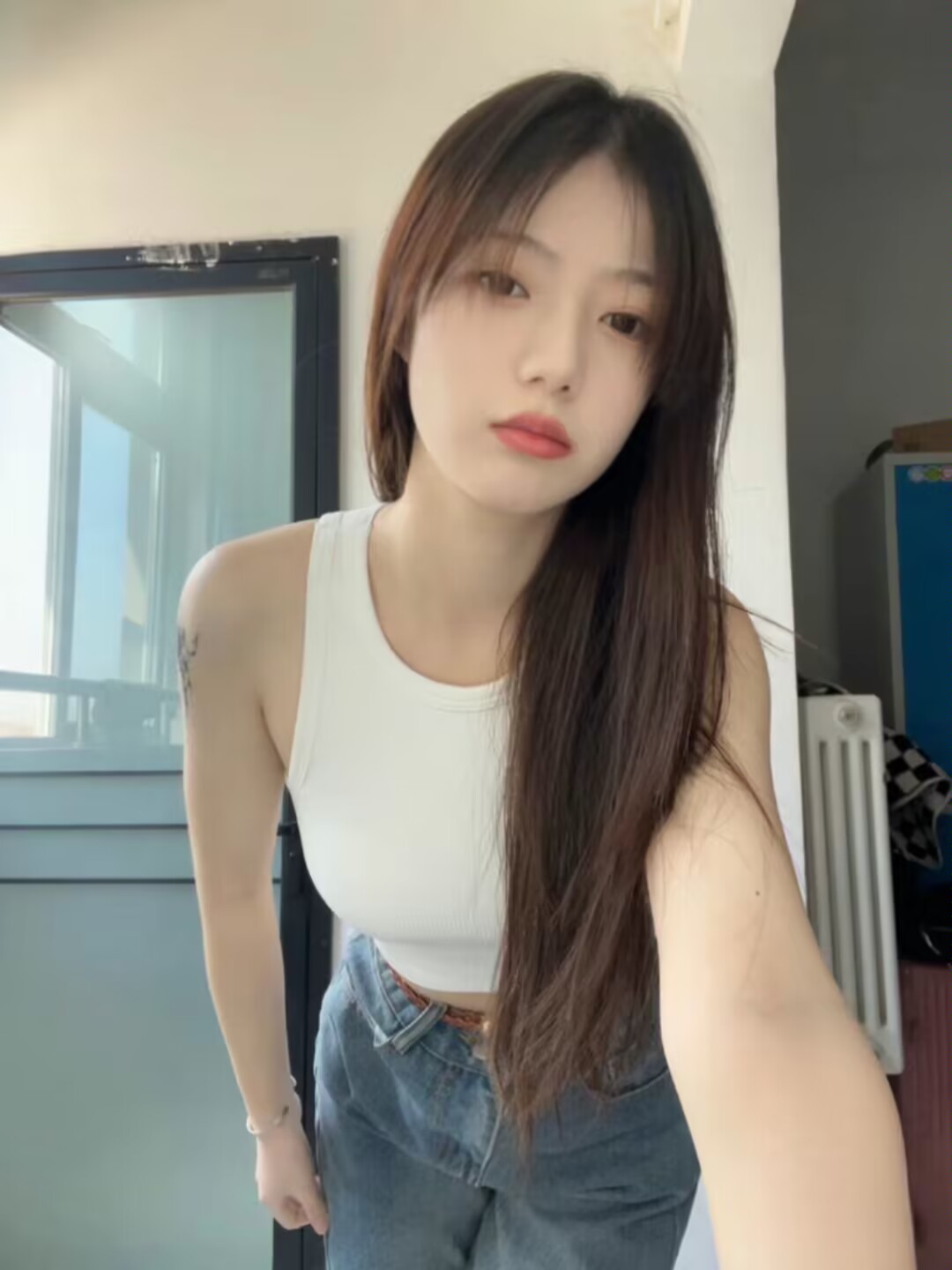 年轻白嫩小妹