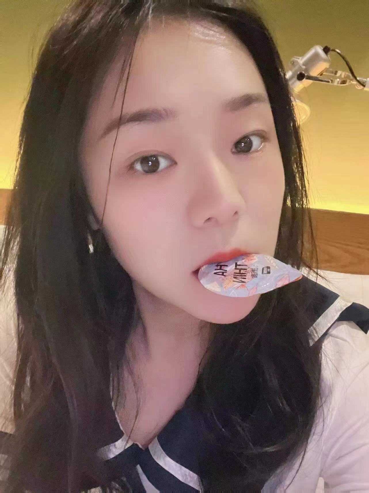 身材好性感，胸部大很挺